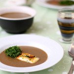 Caldo de lentilha, queijo minas e couve