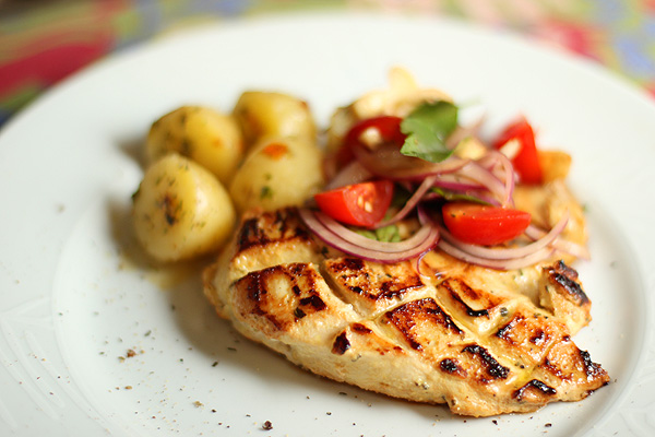 frango grelhado com salada