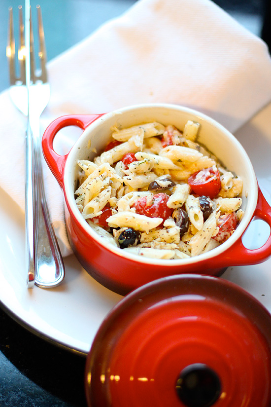 Salada de macarrão com bacalhau