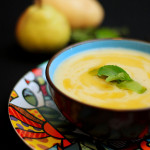 Caldo de pêra, batata e parmesão