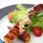 Salada com Queijo coalho, mel e folhas