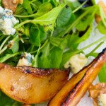 Salada de folhas, peras grelhadas, gorgonzola e nozes