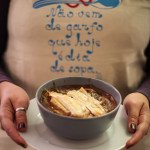 Paris: receita de sopa de cebola com cogumelos