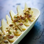 Aperitivo de pera  com pistache e salada de romã e chia