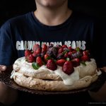 Pavlova com frutas vermelhas