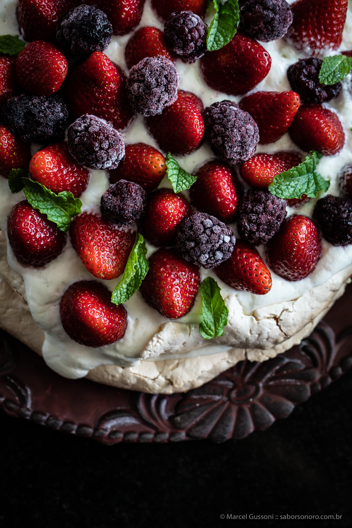 Pavlova com frutas vermelhas - receita