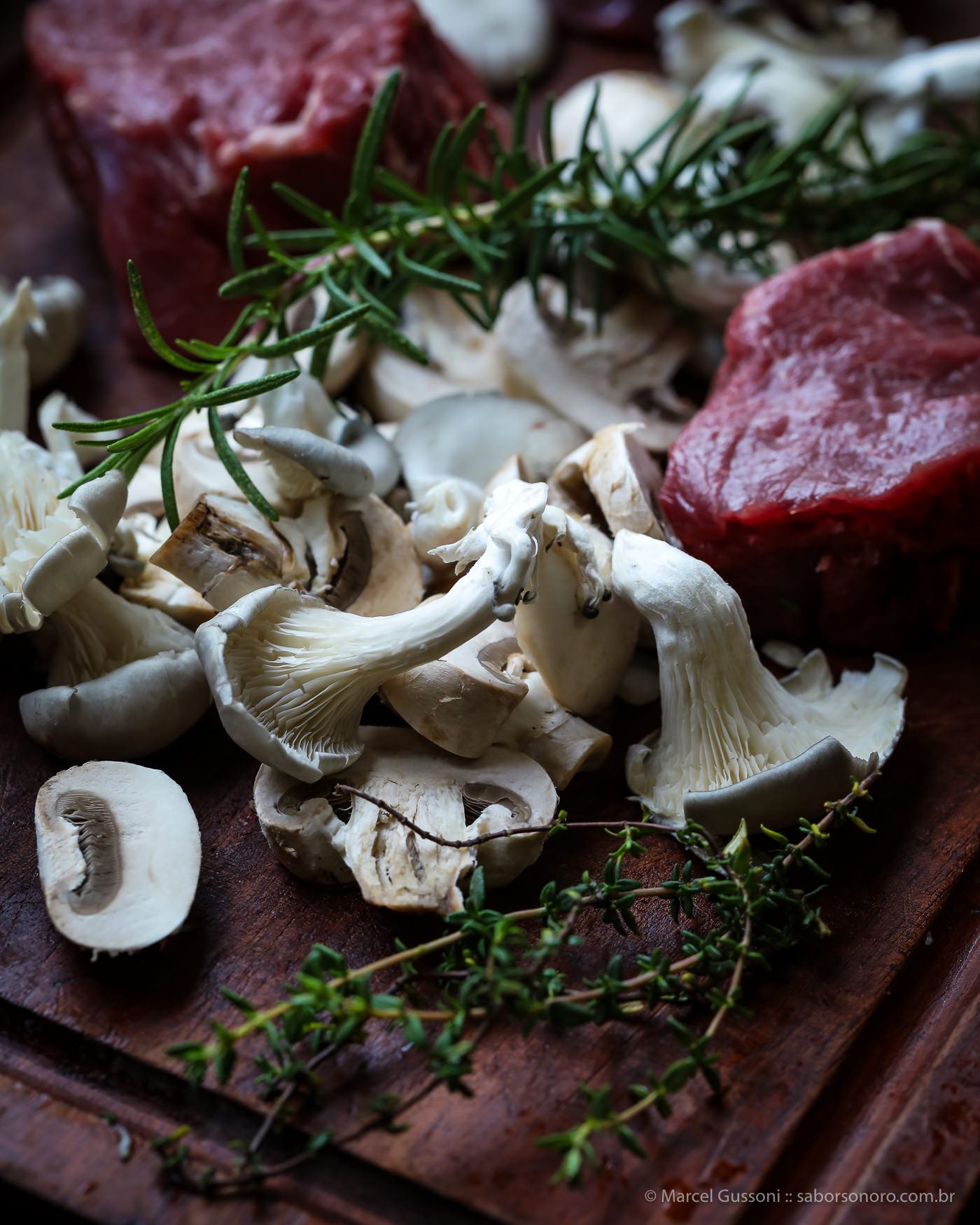 Filé ao molho de vinho e cogumelos - receita 