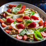 Salada de Morango, Maçã, Gorgonzola e Nozes